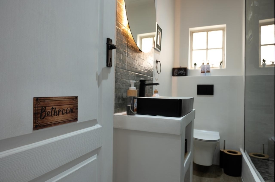 1 Bedroom Property for Sale in Hoog En Droog Western Cape